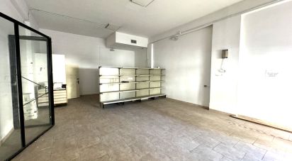 Negozio / locale commerciale di 113 m² in Vittoria (97019)