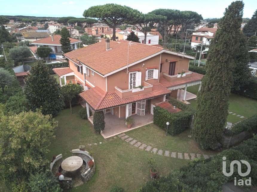 Villa a schiera 8 locali di 104 m² in Anzio (00042)