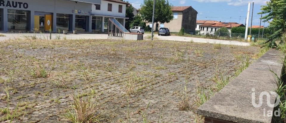 Land of 2,180 m² in Rovigo (45100)