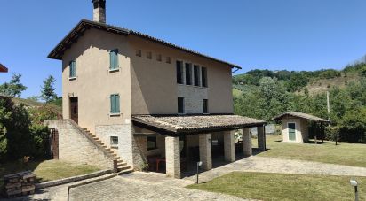 Casa indipendente 12 locali di 580 m² in Carassai (63063)