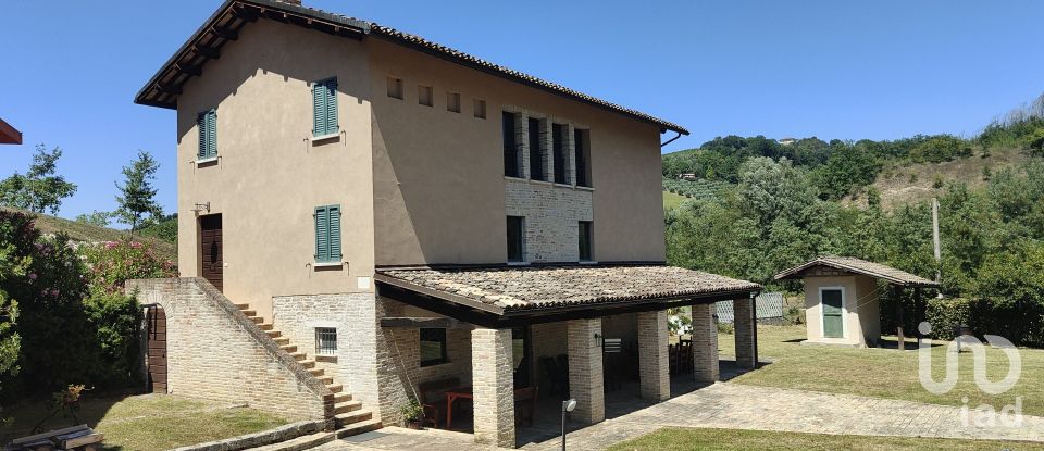 Casa indipendente 12 locali di 580 m² in Carassai (63063)