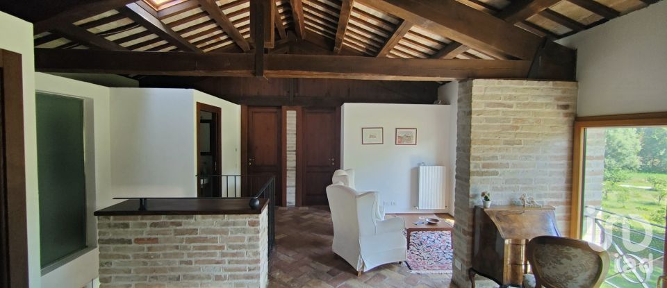 Casa indipendente 12 locali di 580 m² in Carassai (63063)