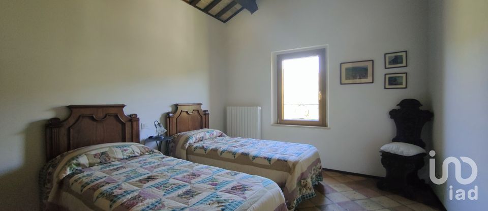 Casa indipendente 12 locali di 580 m² in Carassai (63063)