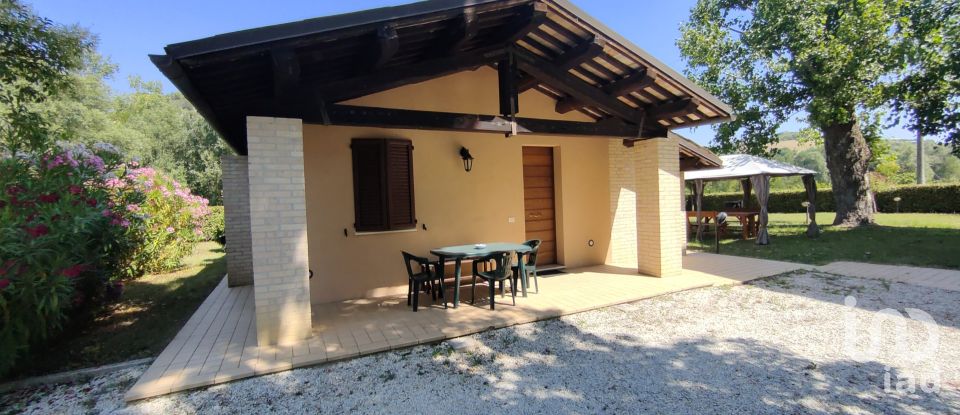 Casa indipendente 12 locali di 580 m² in Carassai (63063)