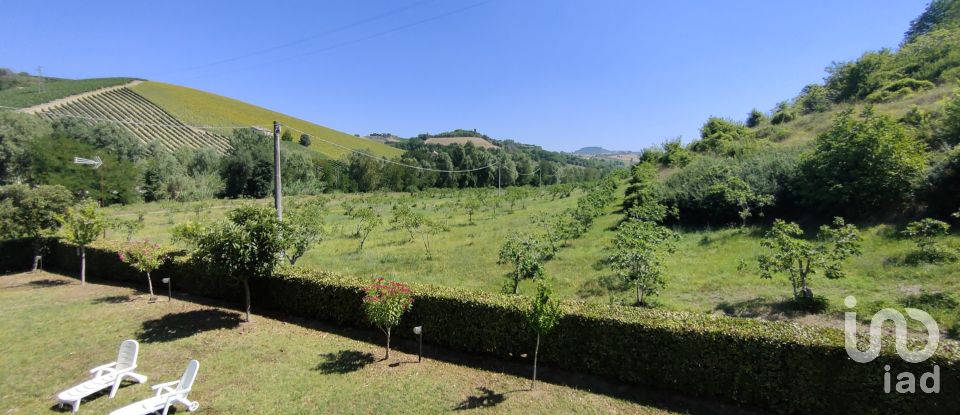 Casa indipendente 12 locali di 580 m² in Carassai (63063)