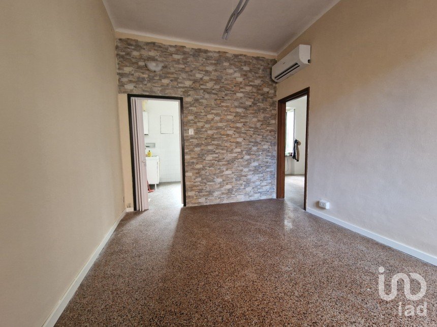 Three-room apartment of 60 m² in Genova (16139)