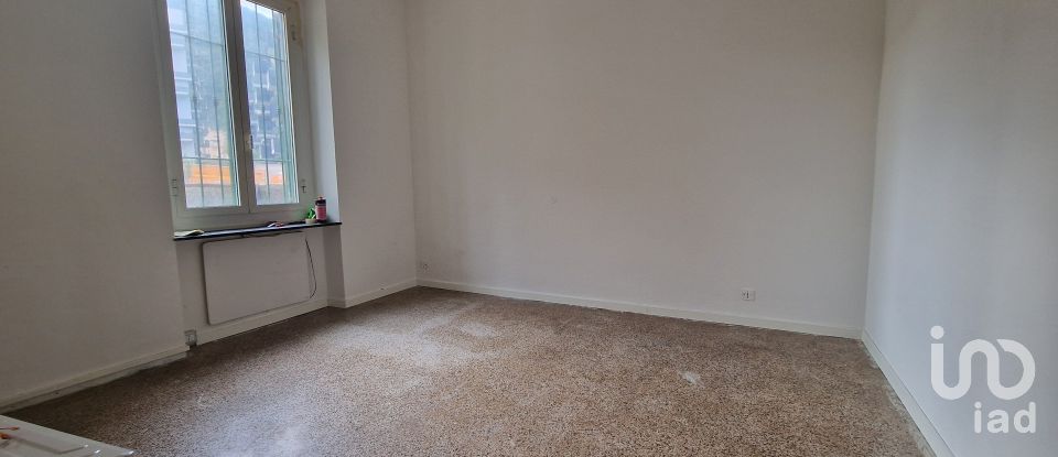 Three-room apartment of 60 m² in Genova (16139)