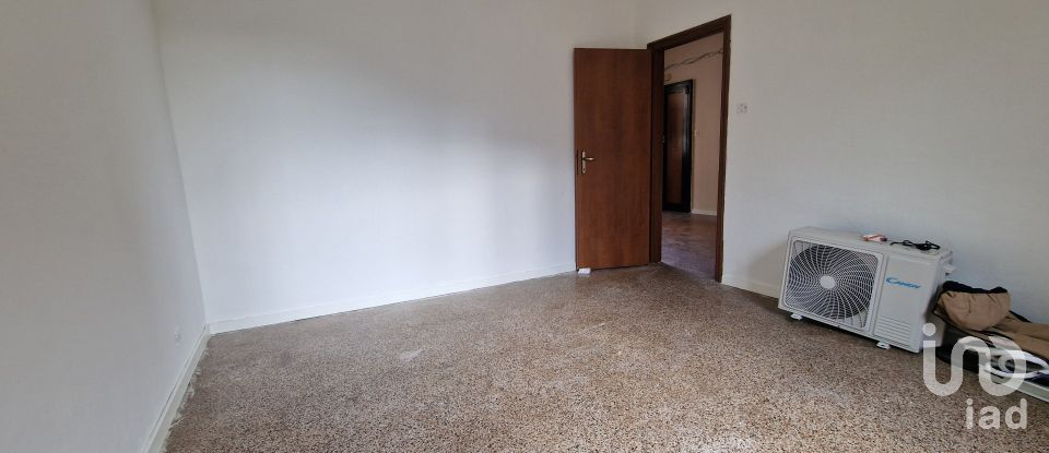 Three-room apartment of 60 m² in Genova (16139)