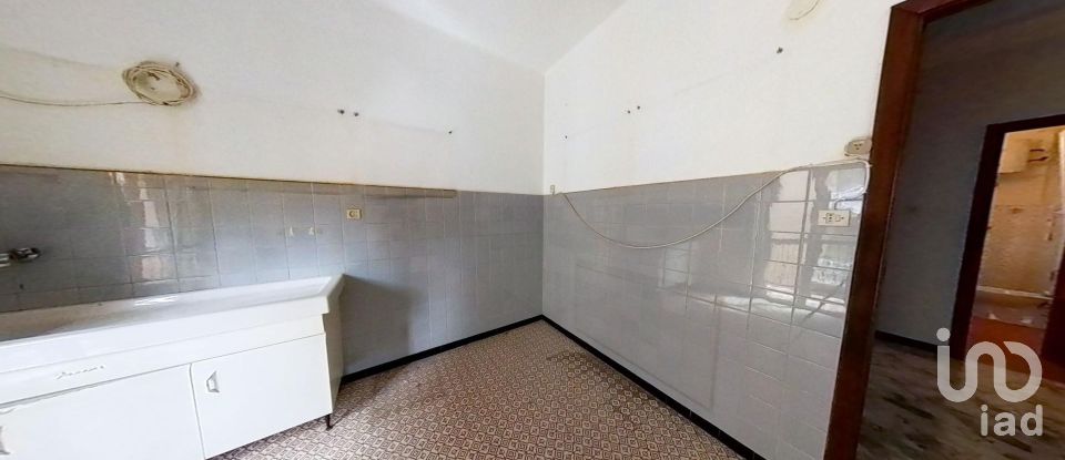 Palazzo / Stabile 5 locali di 70 m² a Genova (16157)