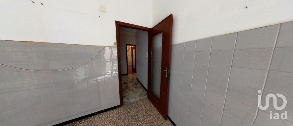 Palazzo / Stabile 5 locali di 70 m² a Genova (16157)