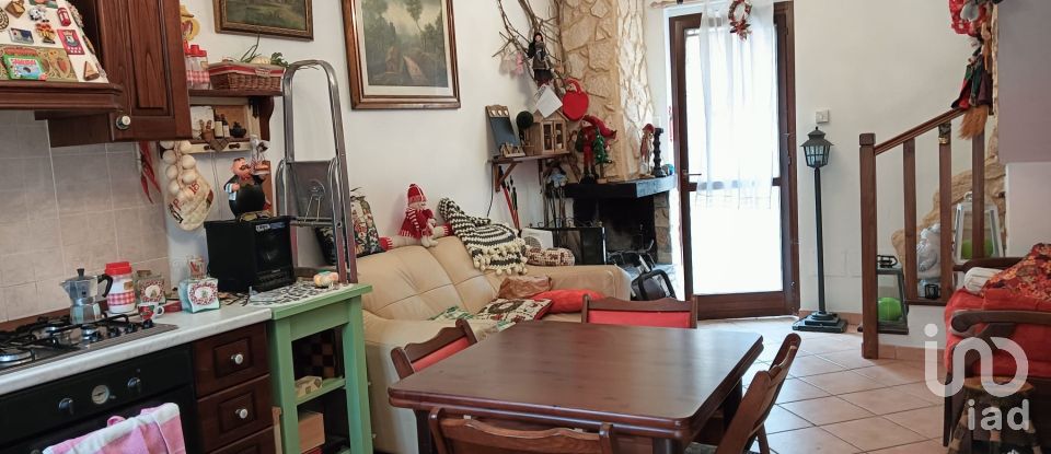 Three-room apartment of 85 m² in Rocca di Mezzo (67048)