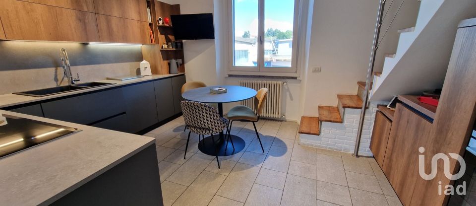 Casa 7 locali di 200 m² in Cantù (22063)