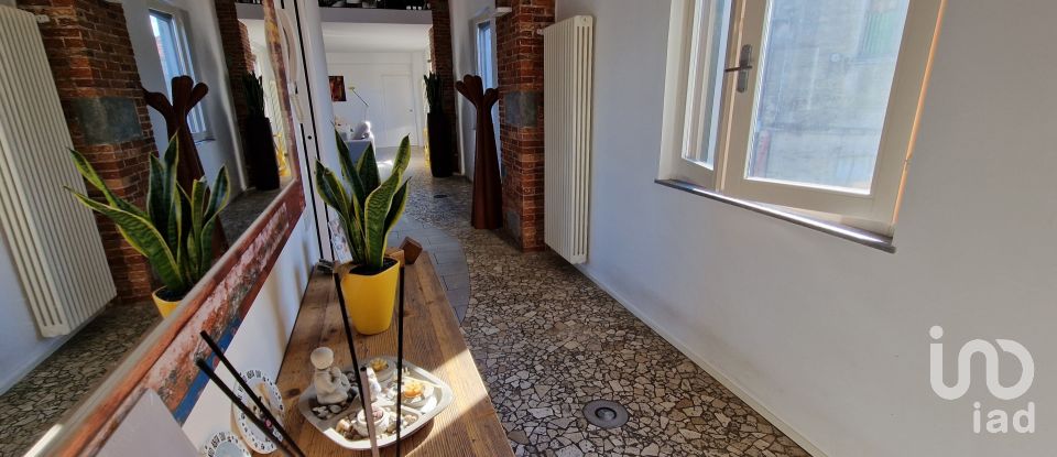 House 7 rooms of 200 m² in Cantù (22063)