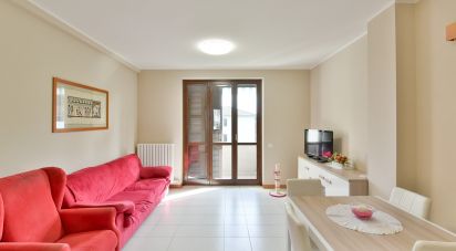 Three-room apartment of 92 m² in Lentate sul Seveso (20823)