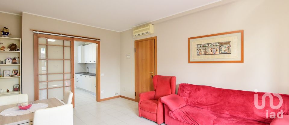 Three-room apartment of 92 m² in Lentate sul Seveso (20823)