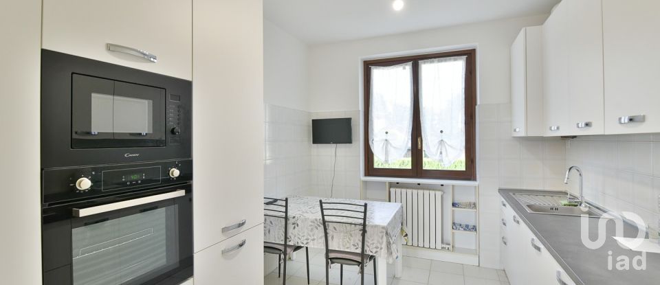 Three-room apartment of 92 m² in Lentate sul Seveso (20823)