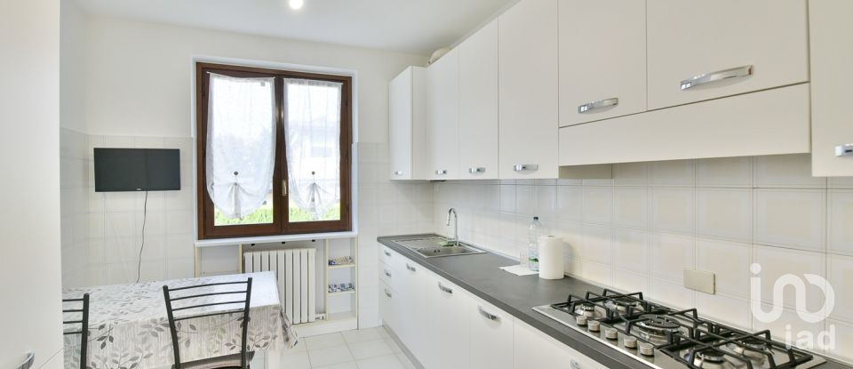 Three-room apartment of 92 m² in Lentate sul Seveso (20823)