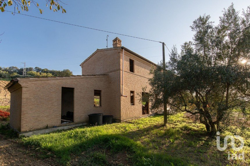 Casa indipendente 5 locali di 220 m² in Sant'Elpidio a Mare (63811)