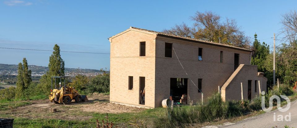 Casa indipendente 5 locali di 220 m² in Sant'Elpidio a Mare (63811)