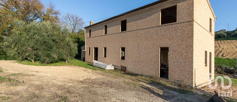 Casa indipendente 5 locali di 220 m² in Sant'Elpidio a Mare (63811)