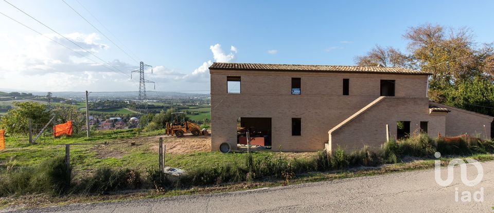 Casa indipendente 5 locali di 220 m² in Sant'Elpidio a Mare (63811)