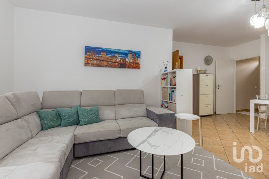 Four-room apartment of 140 m² in Cantù (22063)