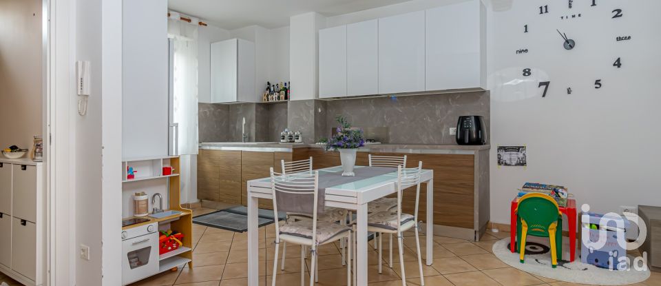 Four-room apartment of 140 m² in Cantù (22063)