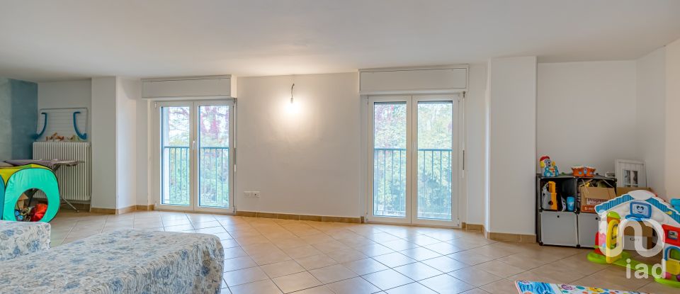 Four-room apartment of 140 m² in Cantù (22063)