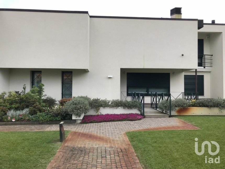 Villa 14 locali di 450 m² in Stra (30039)