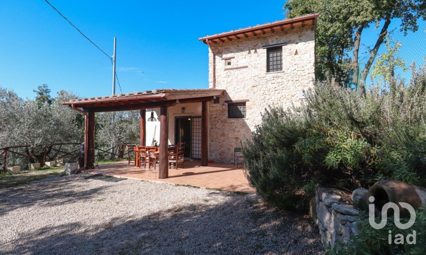 Rustico 3 locali di 100 m² in Poggio Nativo (02030)