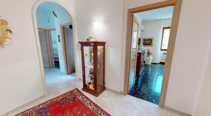 Apartment 5 rooms of 87 m² in Genova (16133)