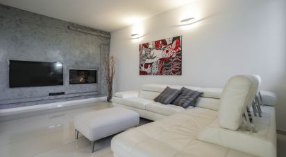 Casa 7 locali di 230 m² in Cento (44045)