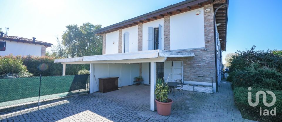 Casa 7 locali di 230 m² in Cento (44045)