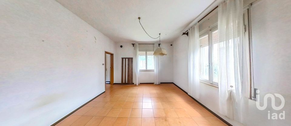 Casa 9 locali di 255 m² in Ficarolo (45036)