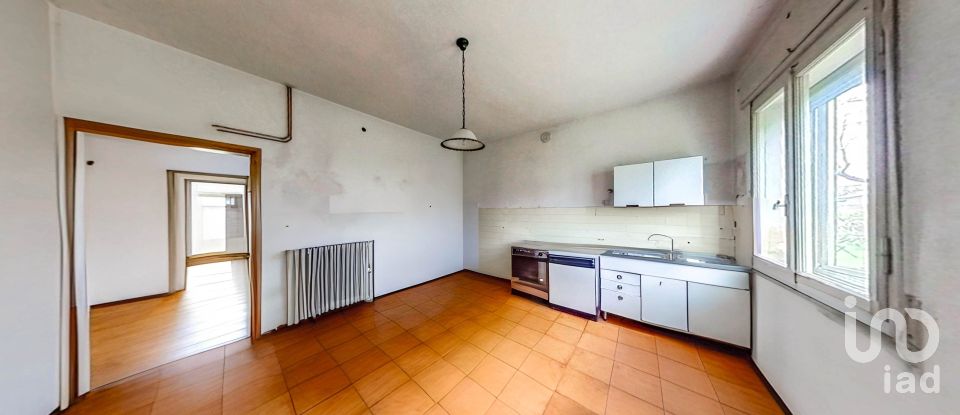 Casa 9 locali di 255 m² in Ficarolo (45036)