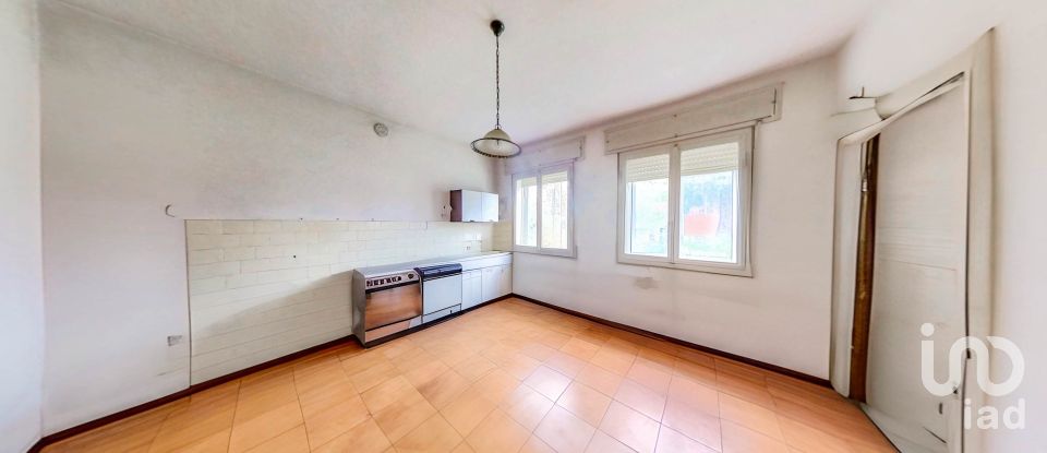 Casa 9 locali di 255 m² in Ficarolo (45036)