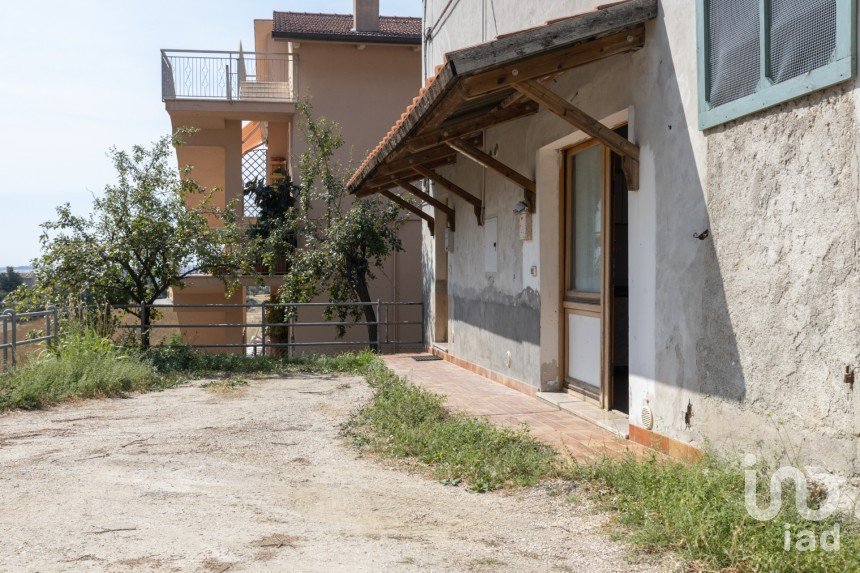 Casa 8 locali di 247 m² in Filottrano (60024)