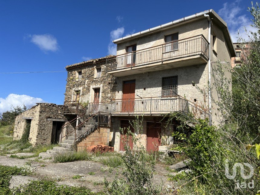 Casa 4 locali di 200 m² in - (87030)