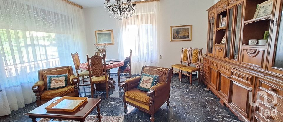 Villa 8 locali di 221 m² in Castelletto d'Orba (15060)