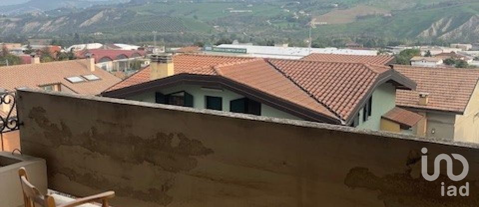 Villa 5 locali di 529 m² in Teramo (64100)