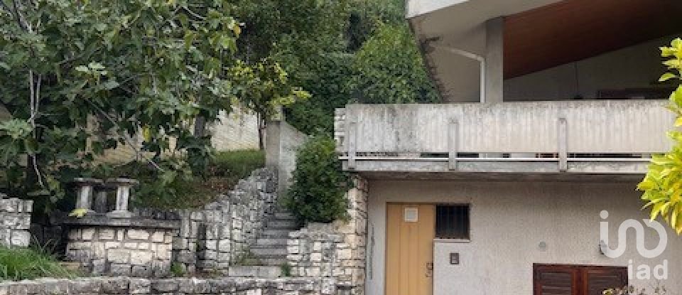 Villa 5 locali di 529 m² in Teramo (64100)