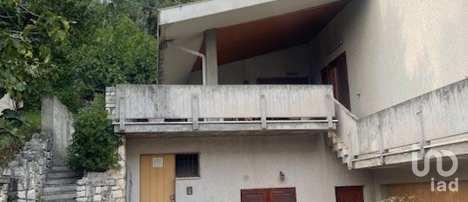 Farm 5 rooms of 529 m² in Teramo (64100)