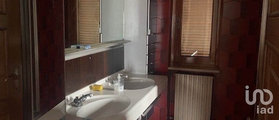 Villa 5 locali di 529 m² in Teramo (64100)