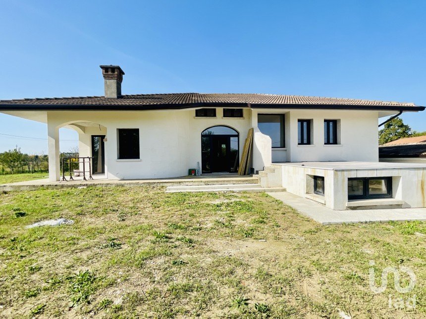 Farm 6 rooms of 300 m² in Meolo (30020)