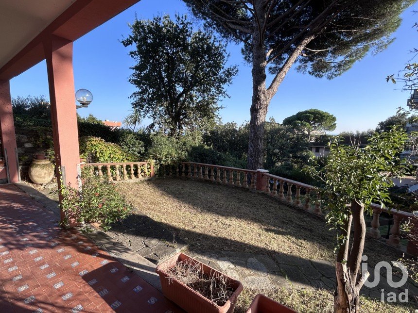 Appartamento 7 locali di 119 m² a Arenzano (16011)