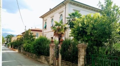 Three-room apartment of 140 m² in Foligno (06034)