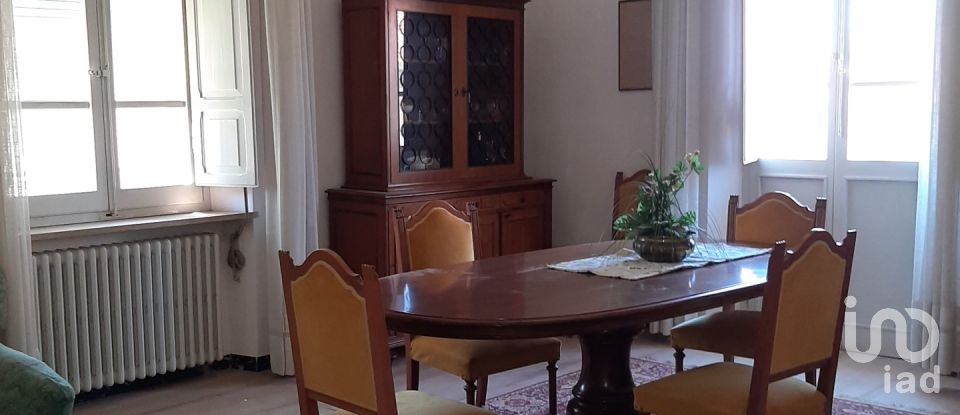 Three-room apartment of 140 m² in Foligno (06034)