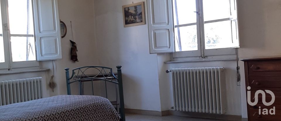 Three-room apartment of 140 m² in Foligno (06034)