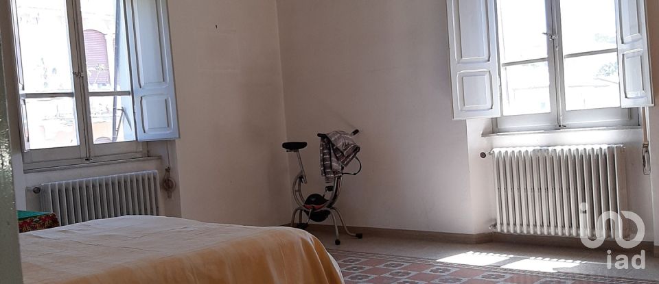 Three-room apartment of 140 m² in Foligno (06034)