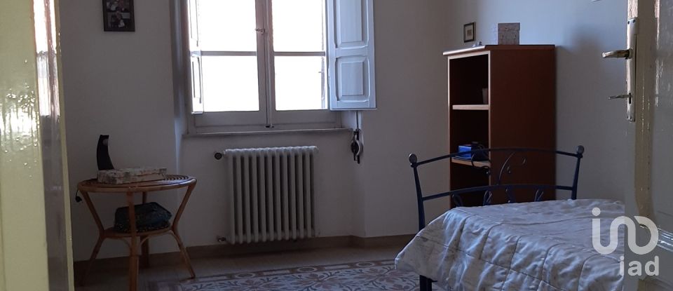 Three-room apartment of 140 m² in Foligno (06034)